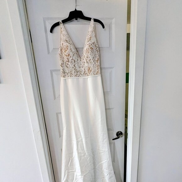 Paloma Blanca Wedding Dress – Size 8 / Robe de mariée Paloma Blanca – Taille 8 - Picture 1 of 4